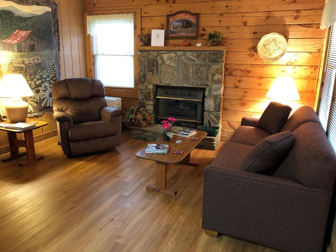 Misty Creek Log Cabins Maggie Valley Exterior foto